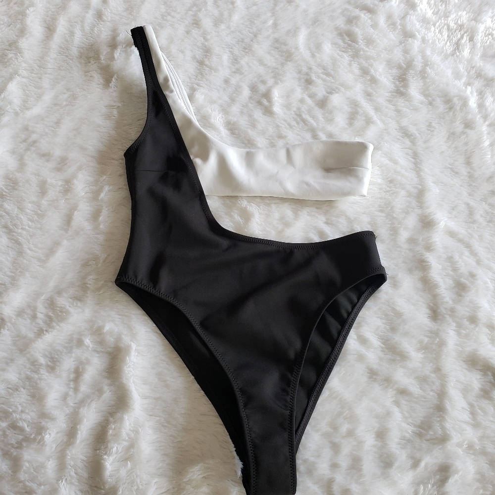 NWT Kendall and Kylie One Piece Swimsuit
